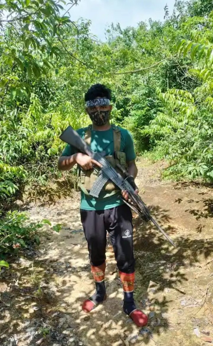 Arakan_Insight's tweet image. #ARSA Army has the rights to fight against those who are #continuously persecuting, torturing and committing war crimes and crimes against humanity against #Rohingya civilians in Arakan state of Myanmar 🇲🇲.

#WeStandWithARSA
#WeLoveARSA
@United_ARSA @ARSA_Official @amir_arakani