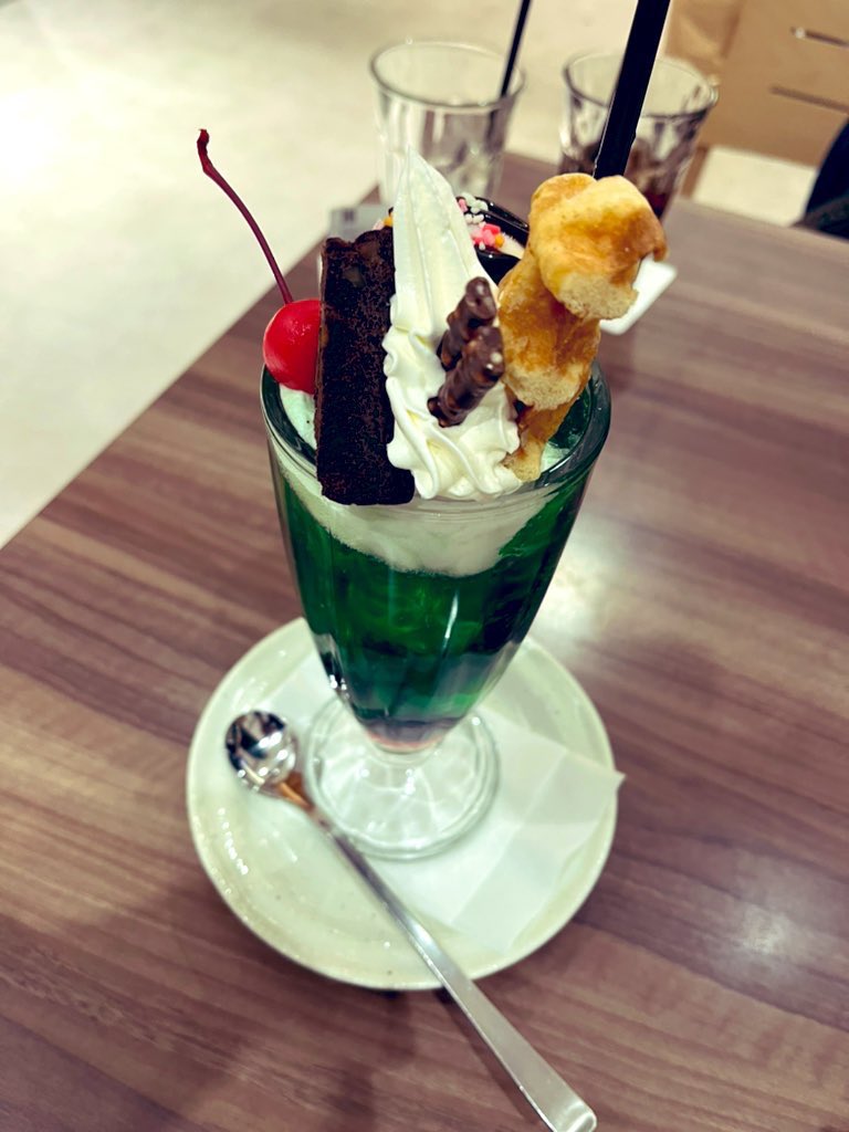 1eBrg's tweet photo. 昨日は色々とご馳走様でした！🙇‍♂️
クラロワグッズまで本当にありがとうございます！

今日から気合い入れます💪
@orange____alien https://t.co/hkYstlQBBh