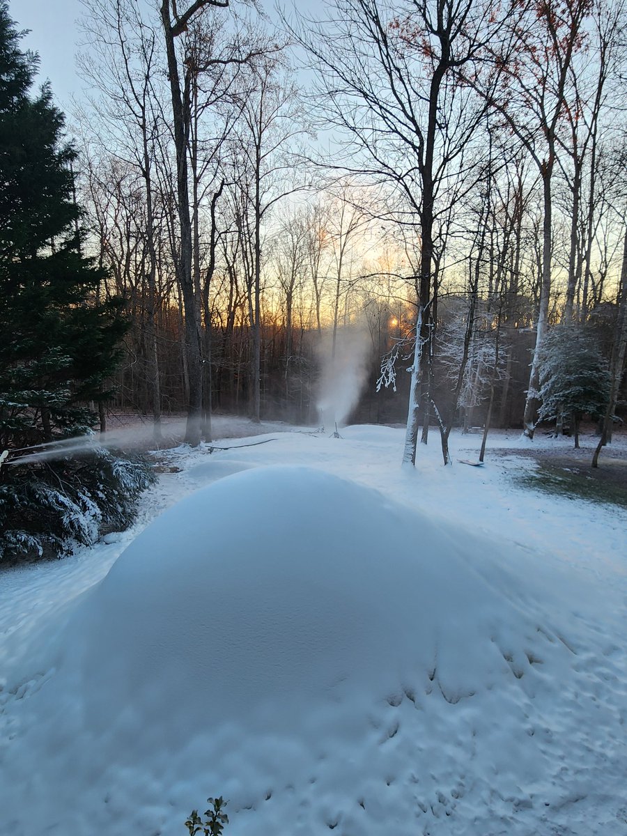 MidloSnowMaker's tweet photo. The slopes are open after four nights of #snowmaking
 the drought conditions are making the water sources a challenge, with low spring flow and the main creek running really slow, as a back up 
#snow https://t.co/EaEjv6ALPg