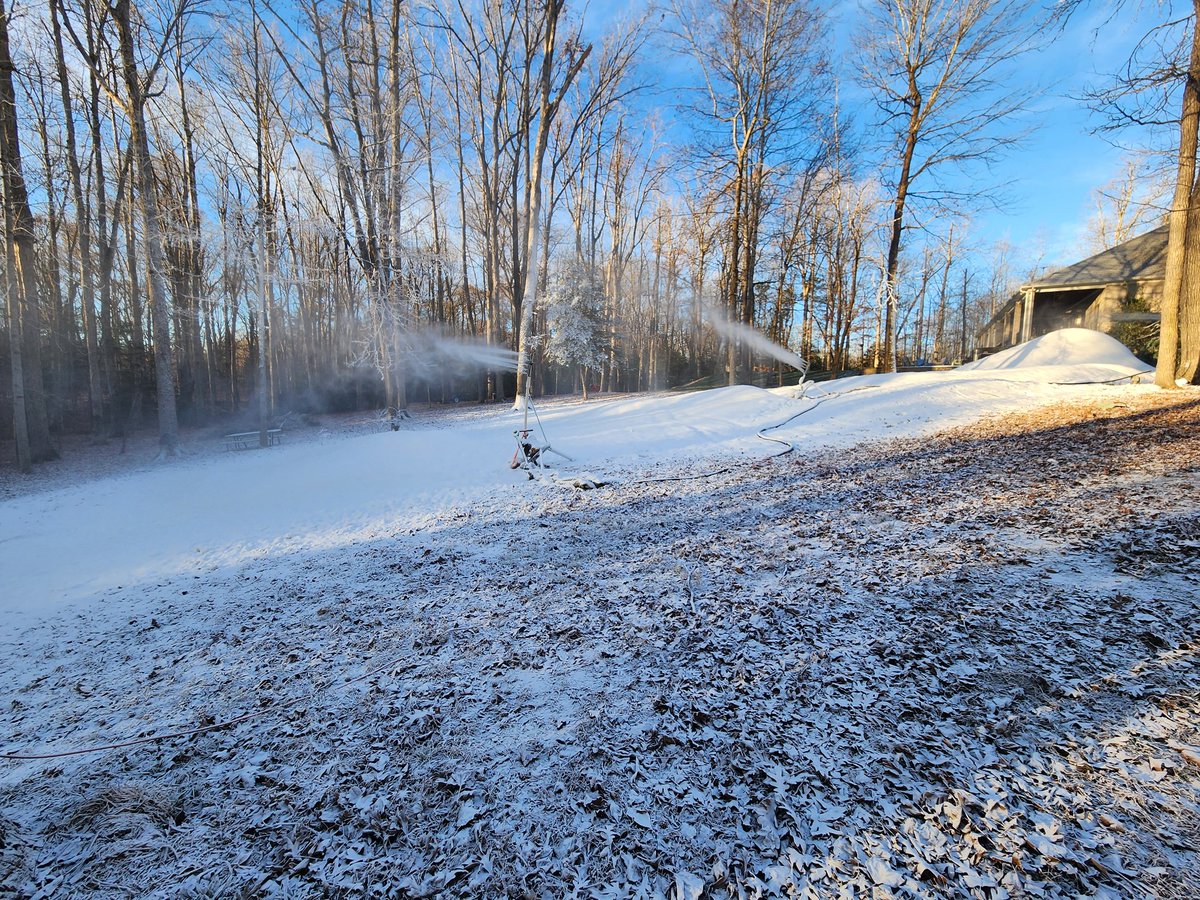 MidloSnowMaker's tweet photo. The slopes are open after four nights of #snowmaking
 the drought conditions are making the water sources a challenge, with low spring flow and the main creek running really slow, as a back up 
#snow https://t.co/EaEjv6ALPg