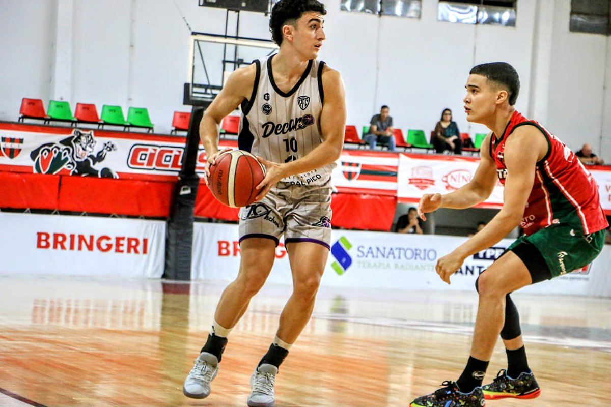 LigaARGbasquet's tweet photo. 💪 ¡@basquet_pfc se quedó con un triunfazo en Junín! Le ganó 73-68 a @SomosCiclista y cerró la fase regular en la tercera ubicación de su zona.

📊 N. Reynoso (C): 18 puntos
📊 A. Pablo (P): 16 puntos

📎 Estadísticas completas: https://t.co/lHTSu43iVb https://t.co/dcf3bu07UY