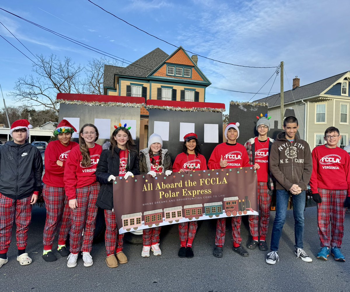 SKMS_FCCLA's tweet photo. What a fantastic day at the Strasburg Christmas Parade! Our FCCLA Express-themed float was a hit, and we were thrilled to see so many smiling faces. A huge thank you to everyone who came out to support us! https://t.co/gqCggMyj6n