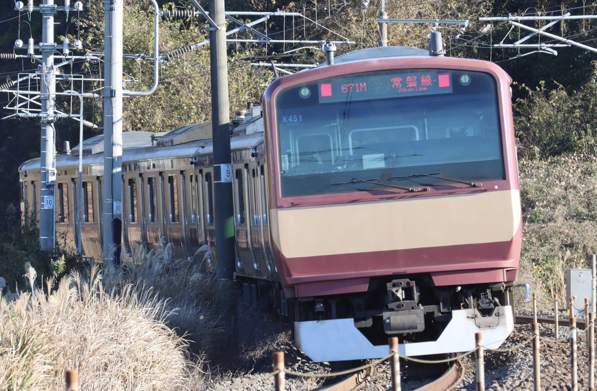 f38OknteRuvkdJ7's tweet photo. 2024/12/8
「常磐もの堪能列車」送り込み
E501系 K754編成 SAKIGAKE 9573M
ヘッドマークは前後にありました。
安中貨物は12Bで上ります。

#SAKIGAKE
#K754
#赤電
#K451
#安中貨物 https://t.co/PjWaucuLud