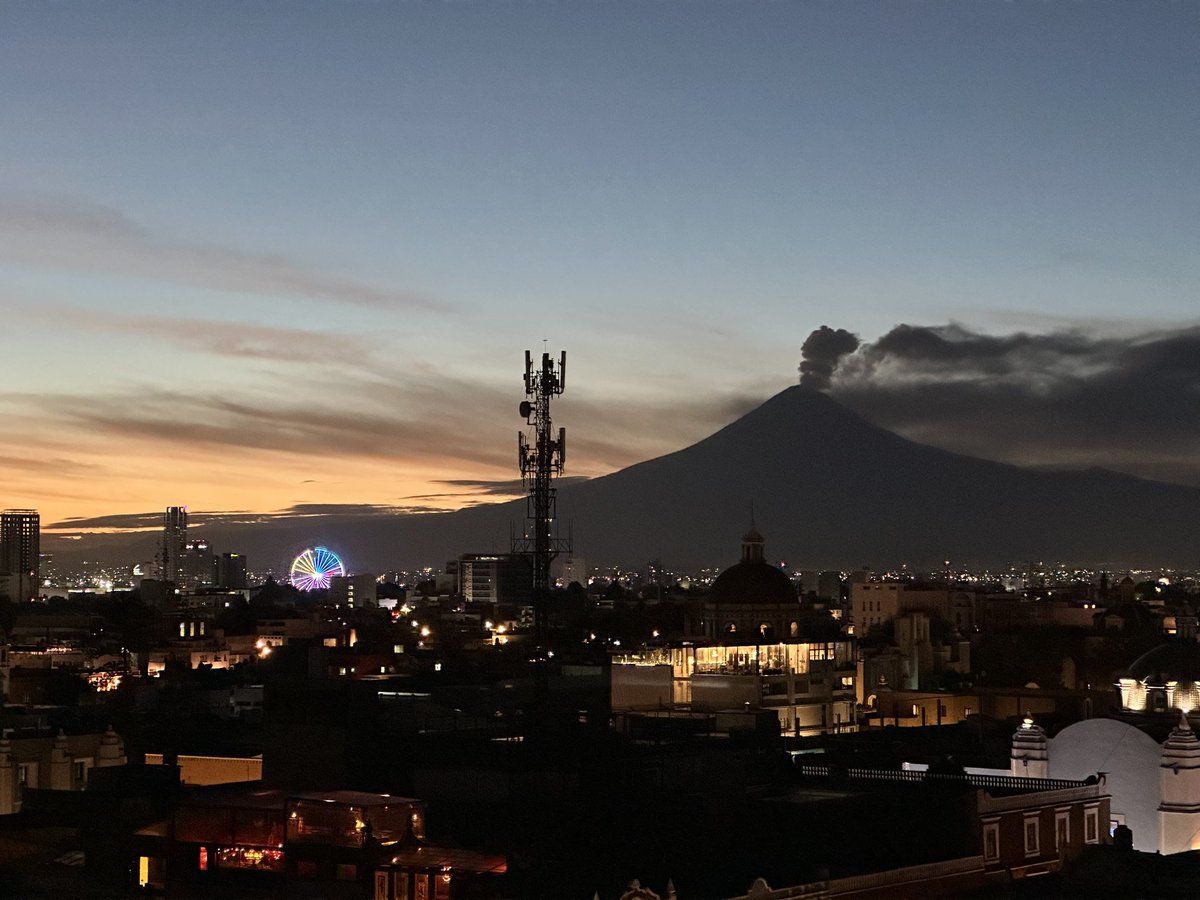 Susette_seoane's tweet photo. “Uno no trata de controlar un atardecer. Uno lo observa con asombro conforme se desarrolla”. Carl Rogers https://t.co/6cDgpZ3UjX