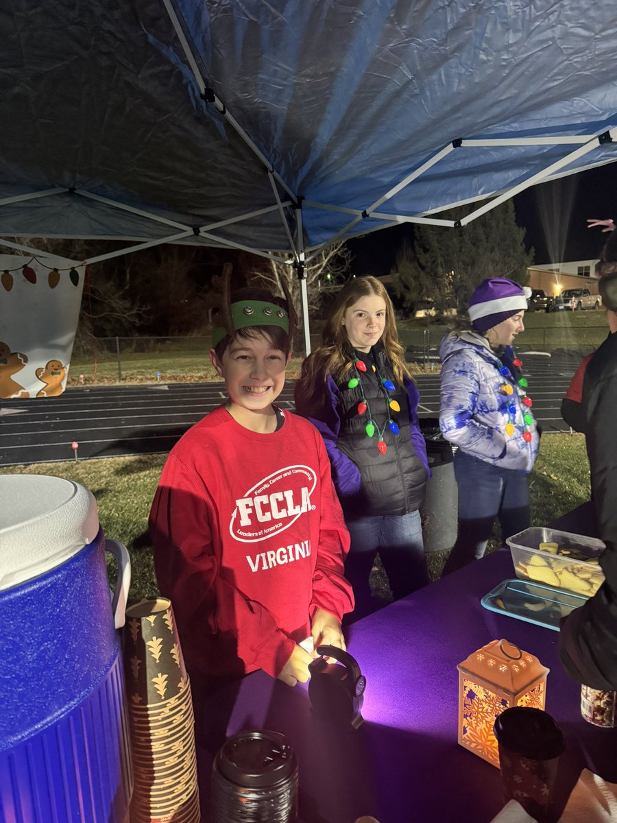 SKMS_FCCLA's tweet photo. We also had a blast at the reindeer relay event at Strasburg High School. Our hot chocolate bar and cookie decorating station were a cozy success – nothing beats cookies and cocoa on a chilly day! Thank you to all the runners and participants for making it such a memorable event. https://t.co/uaREH2671g