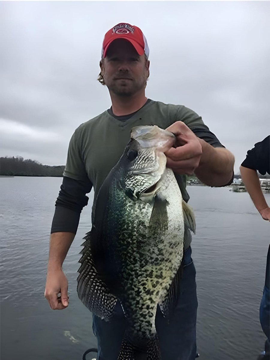 TeamBassManager's tweet photo. Not a bass but a 40 year old record has fallen in Southern Illinois https://t.co/u8VRn708UF