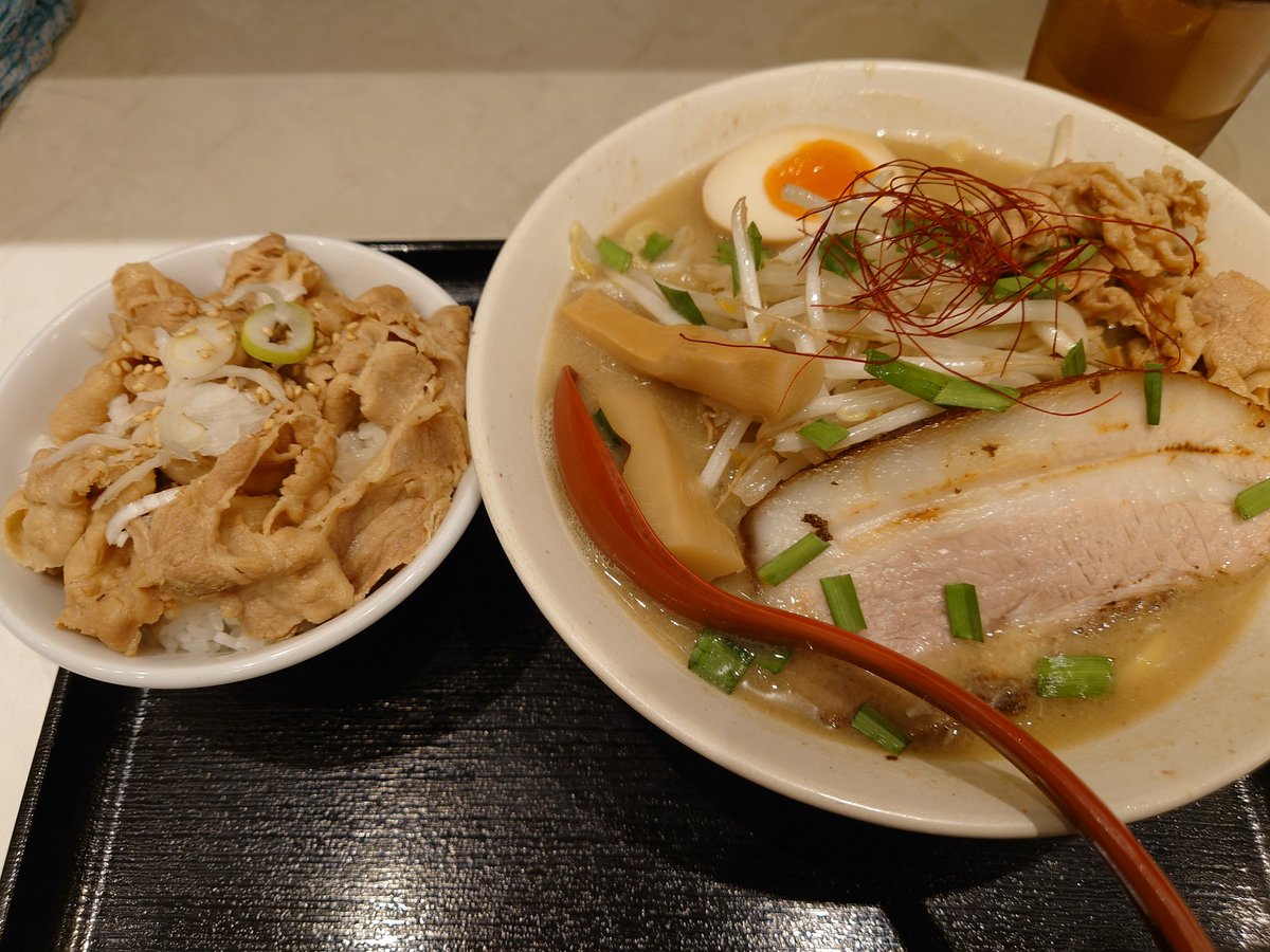 k4soda's tweet photo. 味噌麺処 花道庵 東京駅店
特製味噌ラーメン

東京駅ラーメンストリート内にあるラーメン屋さん。
コシが強めの太麺とトッピングの野菜が好き。

東京駅に来たら、ぜひ食べてほしい１杯。 https://t.co/XePpynsrmQ
