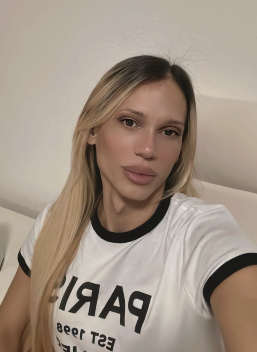 Mia tweet media
