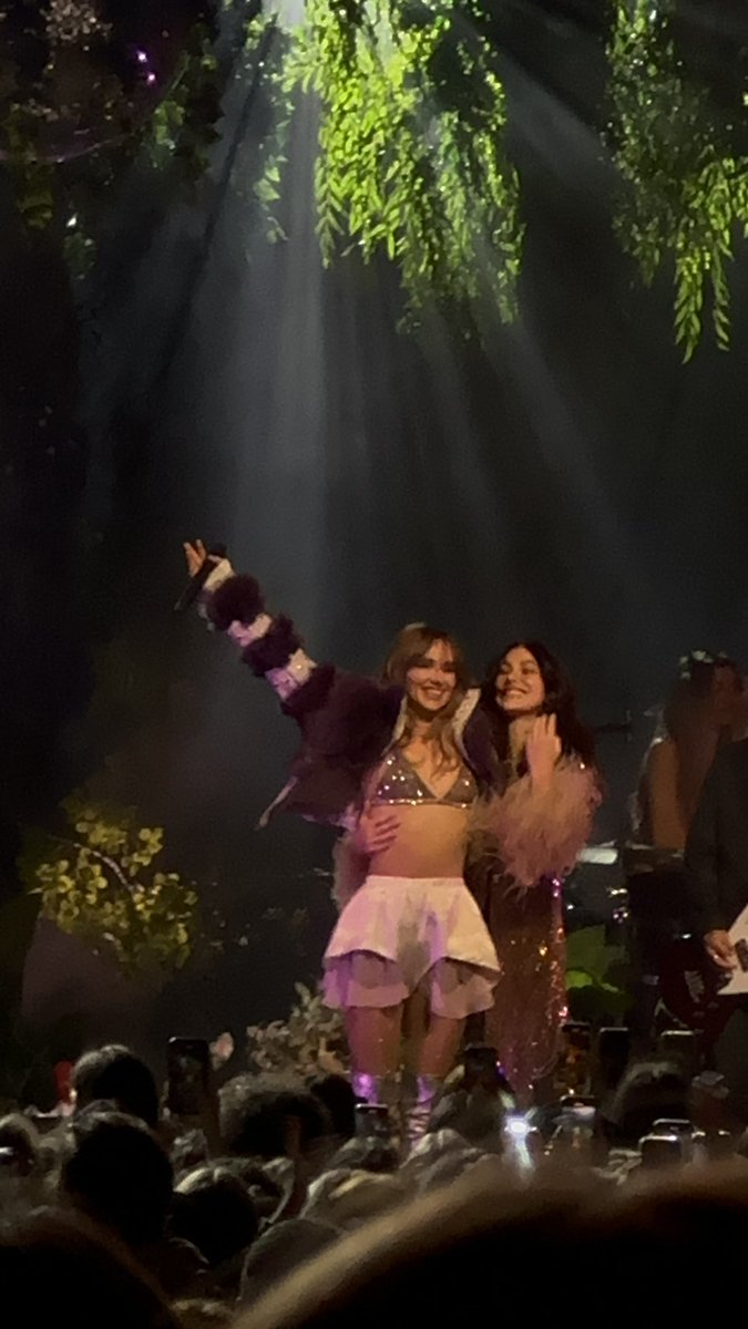 Daisy Jones and The Six Updates tweet media