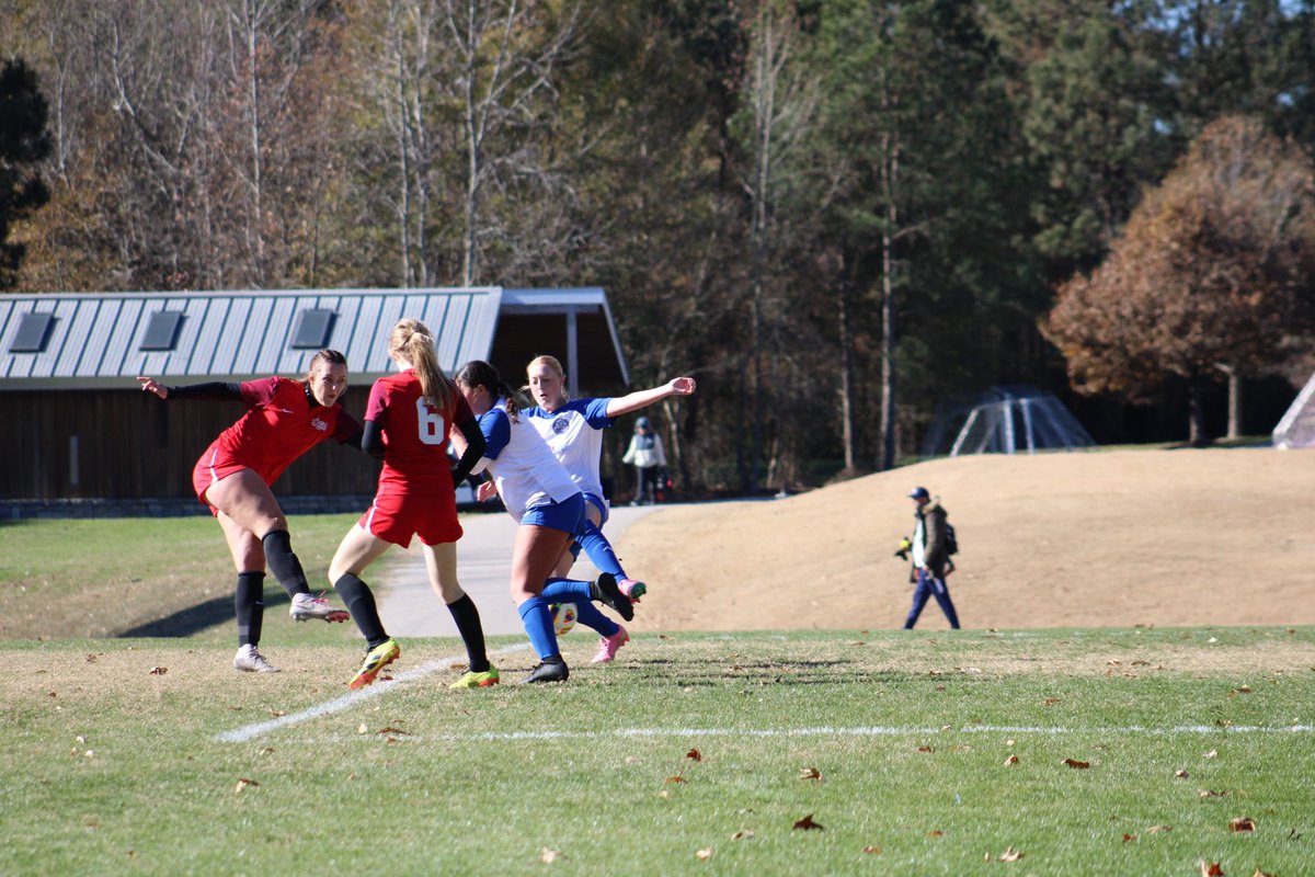 KHB_07G's tweet photo. Some action shots from our first two games. Won Friday 2-1 and lost today in a last second goal 1-2. We finish up tomorrow at 1:30 pm in our final game of the showcase. https://t.co/s3O3UtMaU3