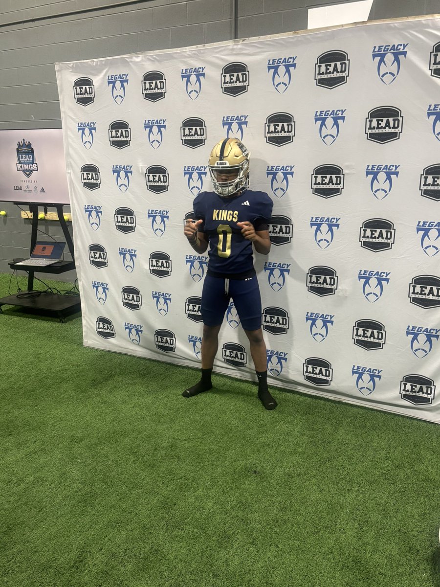 dariyon_20's tweet image. Had a great visit at legacy today thank you again for the invite!!
@LegacyMI_FBall @coach_jakev