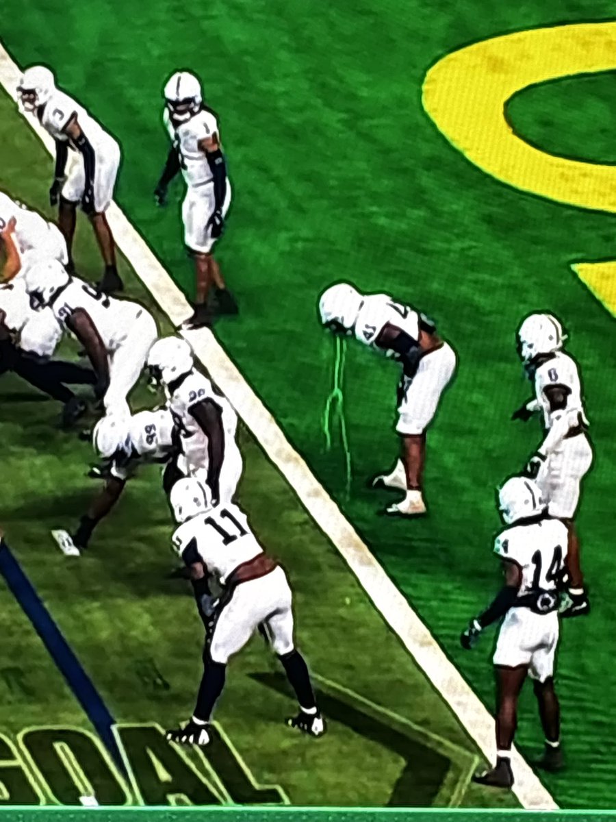 Ravan22's tweet photo. Right before O 2nd touchdown…he should have been the coverage https://t.co/20ycjZwI0H