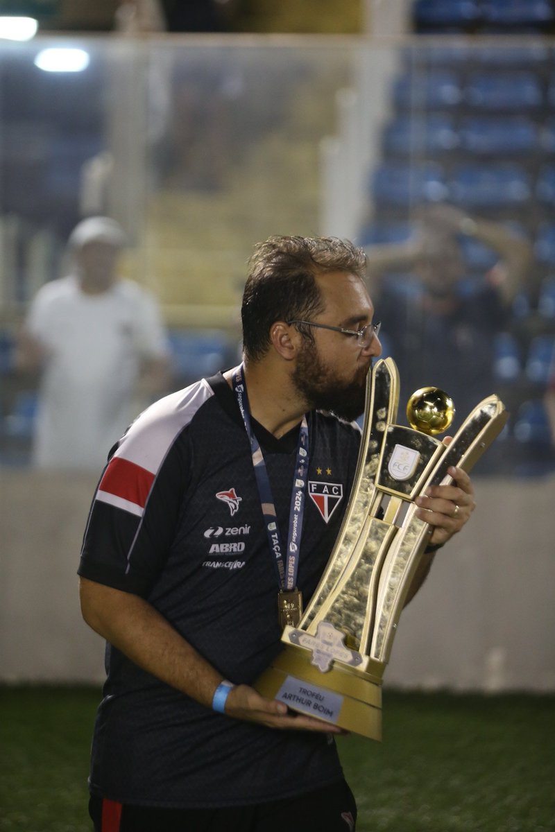 jaal92's tweet photo. Mais um título, mais uma Taça Fares Lopes, mais uma Copa do Brasil pro Ferroviário. https://t.co/zGgSx68nHo