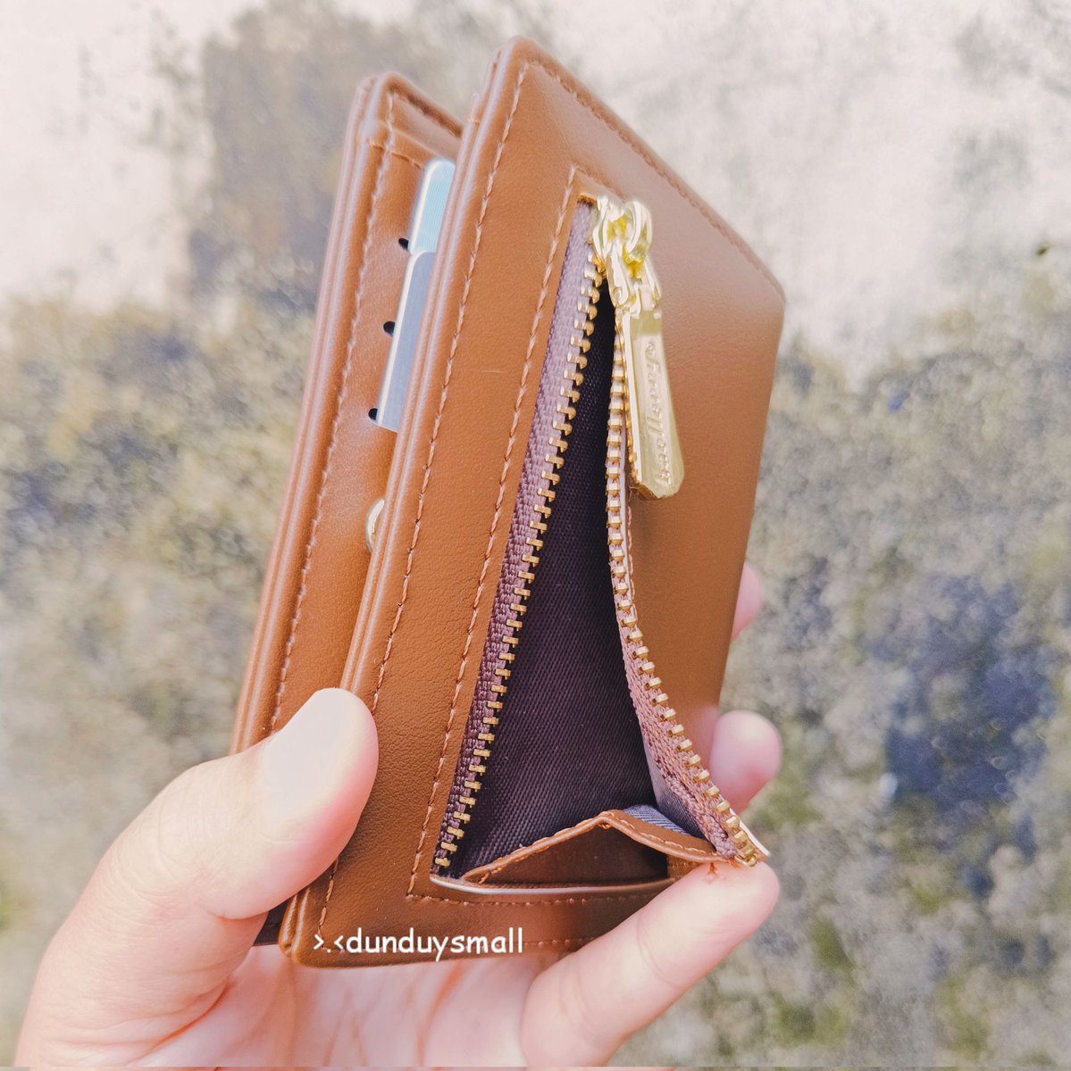 nkanshaa's tweet photo. Makin kesini model dompet lipat mini lucu-lucu sekali, cuma 40ribuan tapi elegan bgt wei 😍
Udah dilengkapi 1 kantong uang kertas,  6 slot kartu, 1 slot foto, dan 1 tempat koin 🥰
Bahannya juga tebal, gak gampang kelopek hihi cus mumpung stoknya banyak 👇
https://t.co/ZNKuglkhZX https://t.co/WQN7AxSqNP