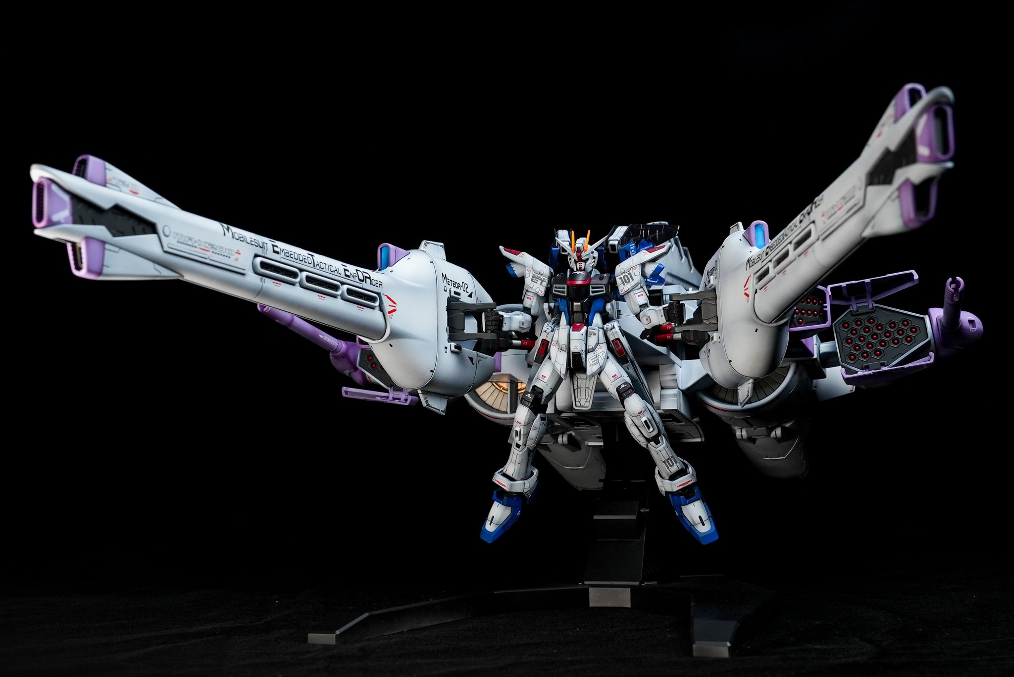 ガンプラ16体組み立て・塗装等済（ミーティア・RGフリーダム・ディスティニーなど ガンプラ16体組み立て・塗装等済（ミーティア・RGフリーダム