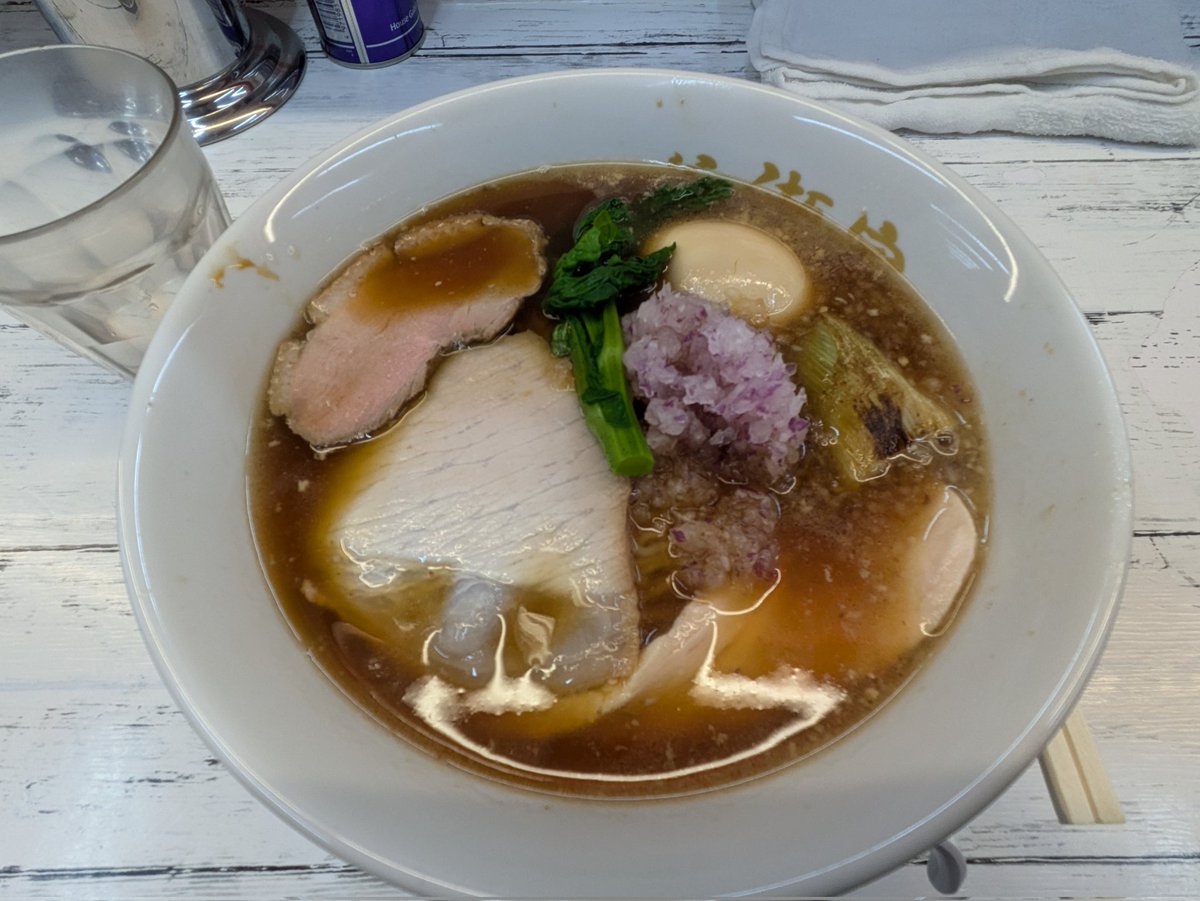 mitsu_718's tweet photo. 二代目谷瀬家@神田
今日は二周年記念
ガツンとくるいつものラーメンと違い、上品で美味しかった。
来年もお祝いするぞ！ https://t.co/H3gi9qpD09