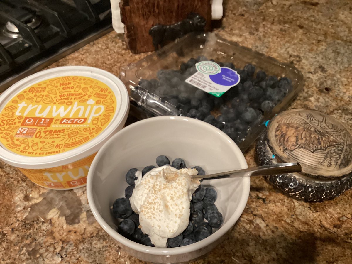 markyrod1's tweet photo. #OPLiveSnacks #OPNation @ungovernable714 
Blueberries and fat boy no sugar cool whip 🧔🏻 https://t.co/8dftXjkpNc