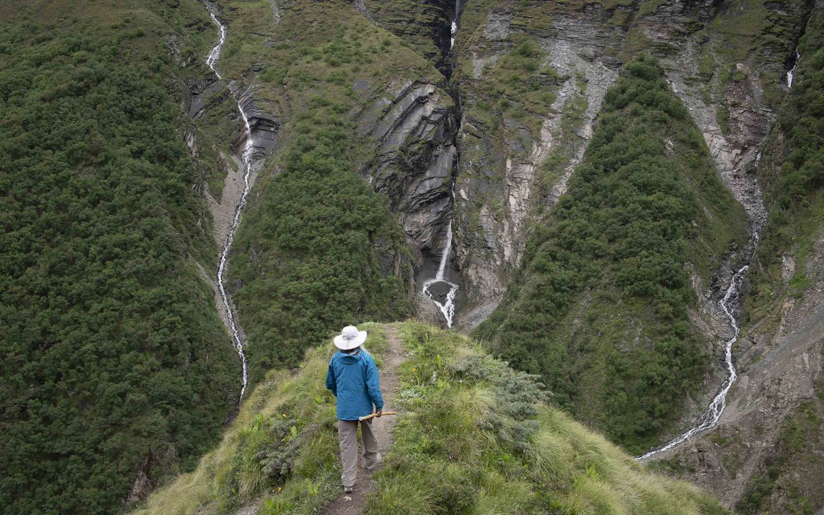 SadhguruJV's tweet image. Confidence without clarity is always a disaster. #SadhguruQuotes