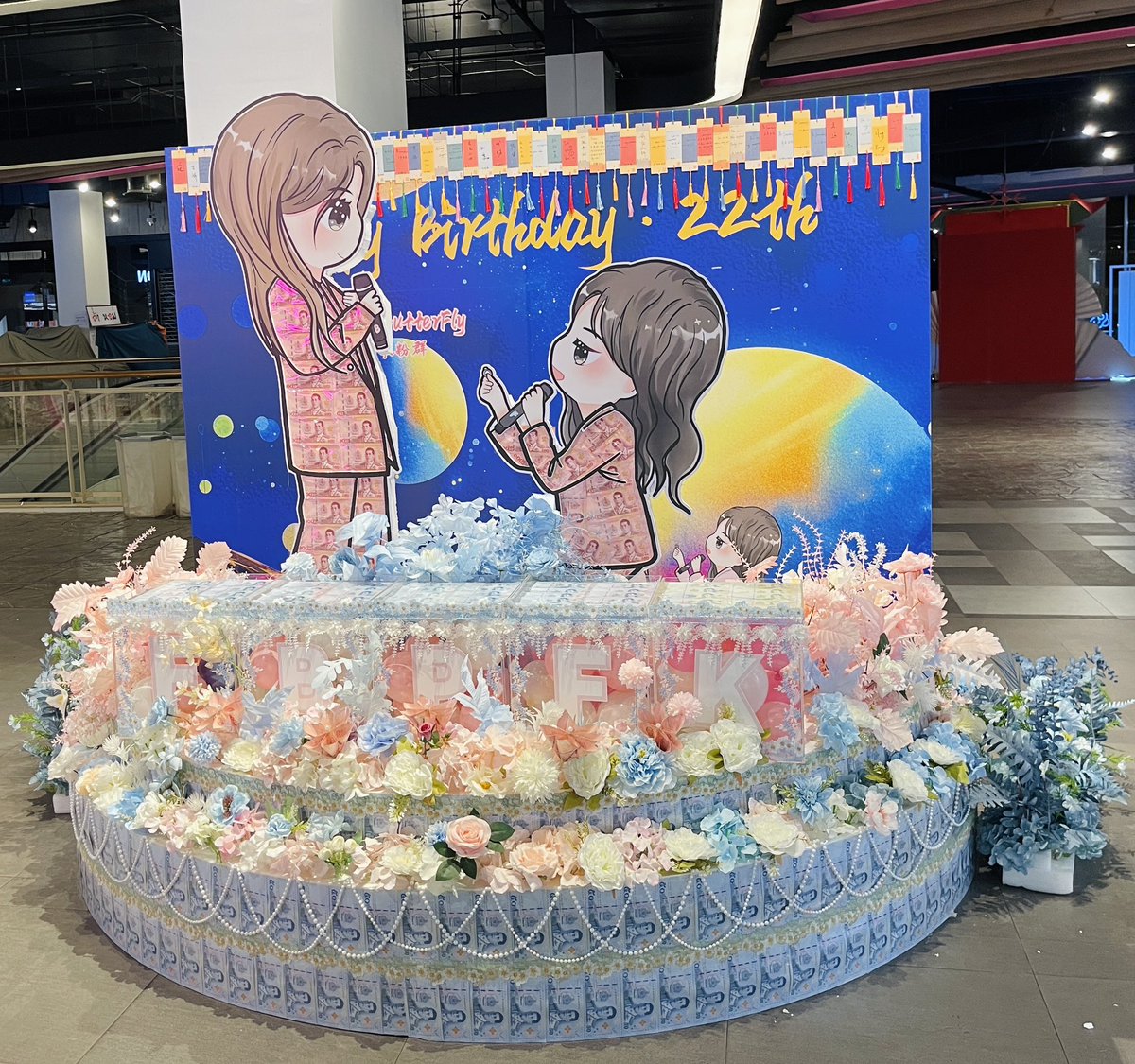 IamJGruuu's tweet photo. Becky’s reaction when she saw and stayed there’s for awhile omoooooo 🫠😭😂

ps: don’t believe me I’m just kidding 🤣

REBECCA STAGE QUEEN B
#HBD22ndBeckySoloConcert https://t.co/c2tdg8HIeX