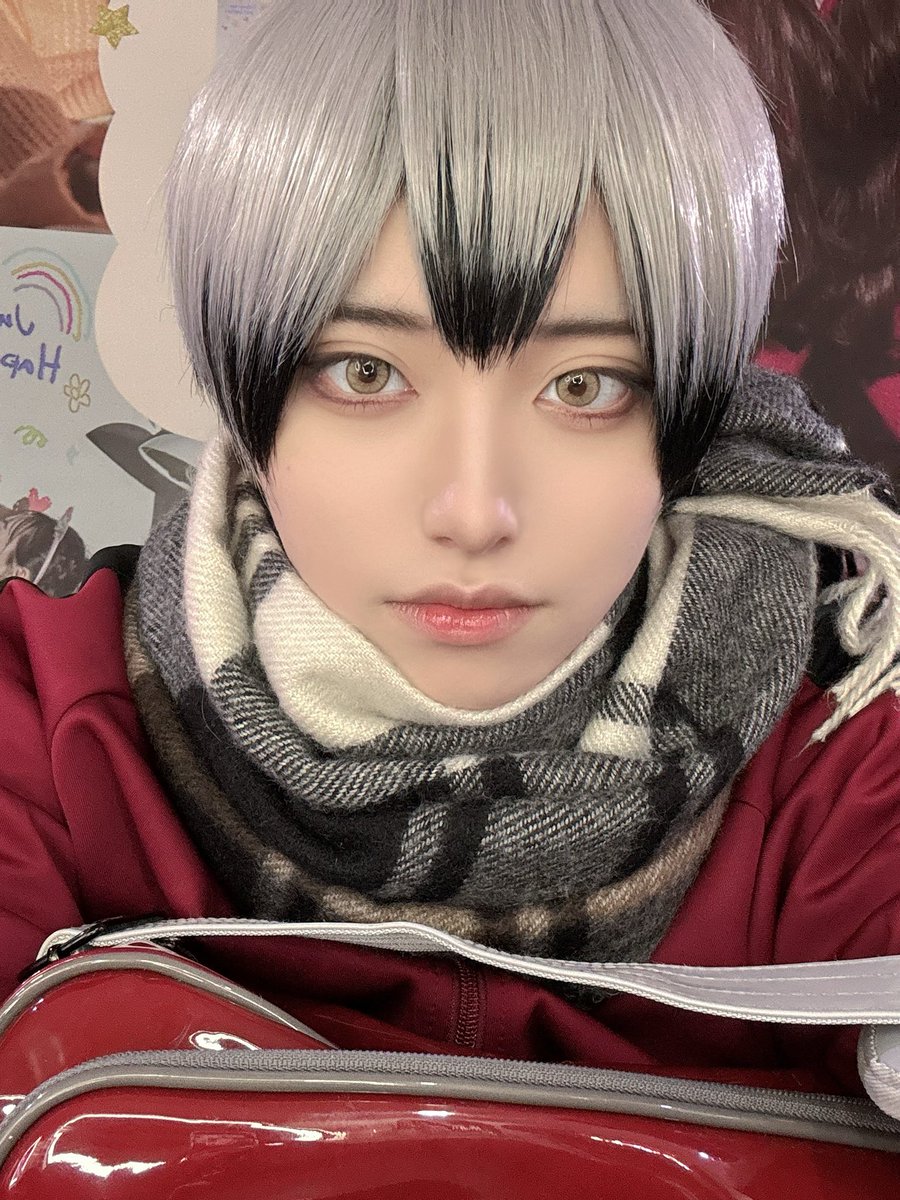 寒すぎてマフラー巻いた🧣