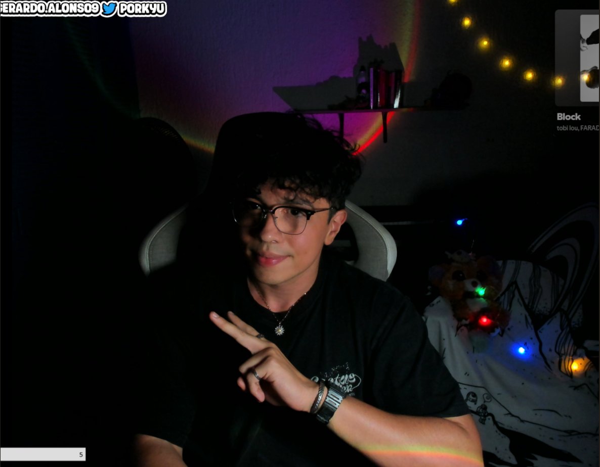 Porkyu's tweet photo. Leyenda del LoL muerta cozy stream navideño sorpresa + Zelda BotW Master Quest

Si te acuerdas de mi ven a saludar :)
(Enlace abajito) https://t.co/3lBuoaMPl6
