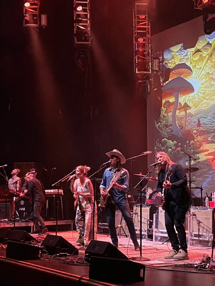 TheMusicNeverStopped tweet media