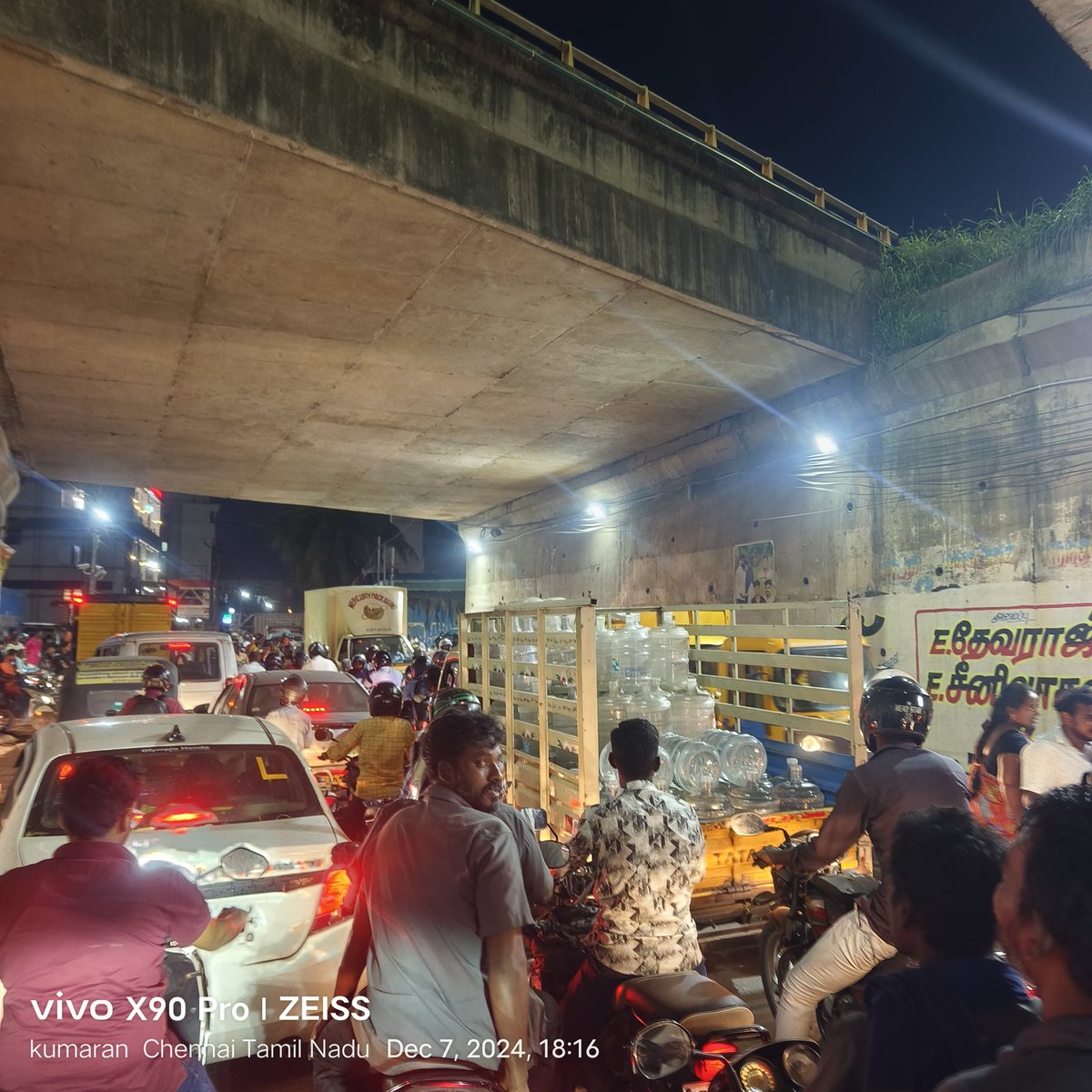 SSKKumaran_'s tweet photo. There regular traffic conjunction at Vanagaram bridge. emergency vehicles can't pass through it. (During emergency)It took 45 minutes to pass through the https://t.co/oxzFhJcRbi i request concern Authority to take necessary steps. https://t.co/7aLiizfxUh