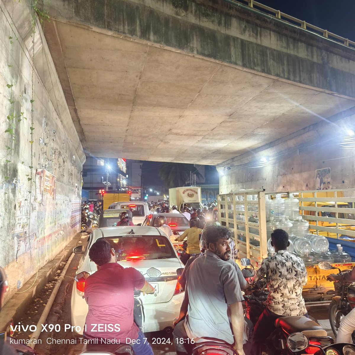SSKKumaran_'s tweet photo. There regular traffic conjunction at Vanagaram bridge. emergency vehicles can't pass through it. (During emergency)It took 45 minutes to pass through the https://t.co/oxzFhJcRbi i request concern Authority to take necessary steps. https://t.co/7aLiizfxUh
