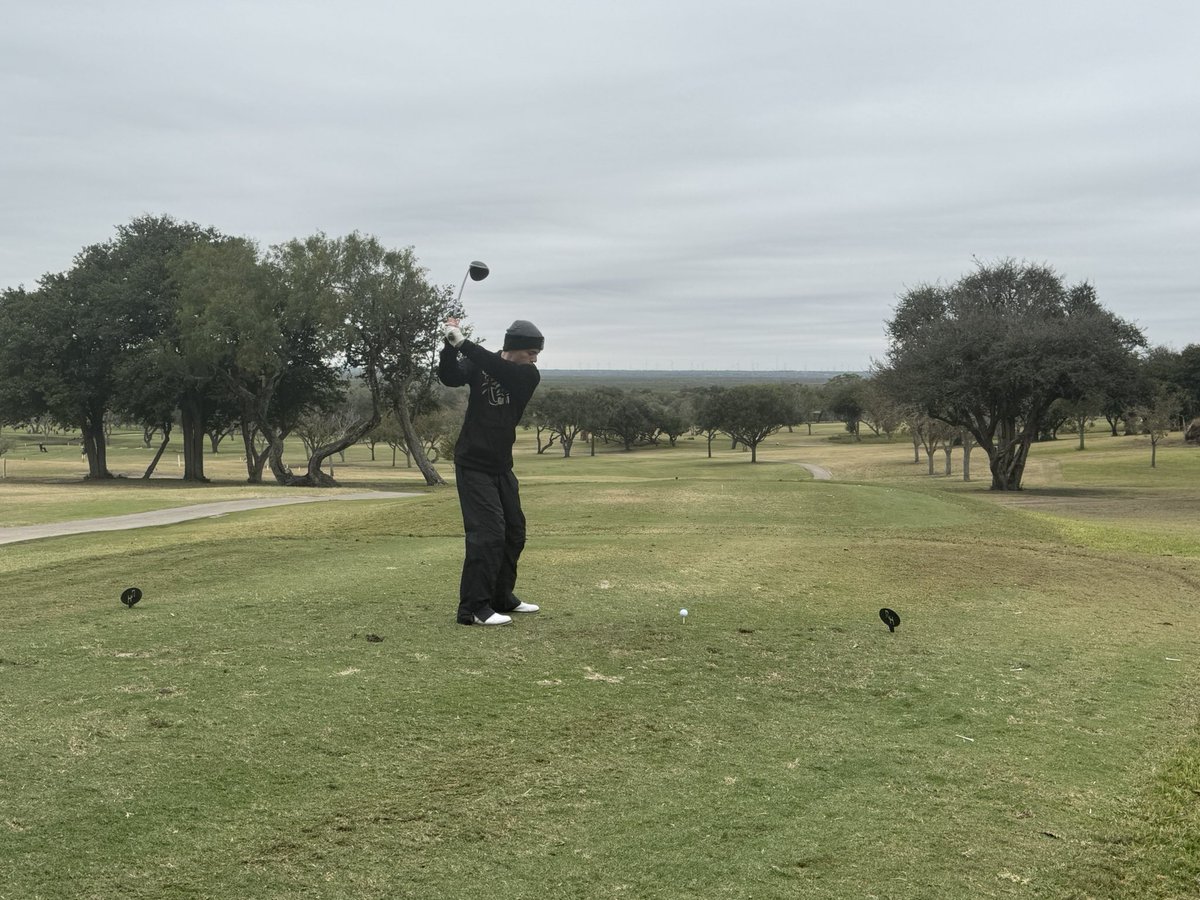 SicEmTigerGolf's tweet photo. The Tigers placed 7th in a tough field at the Gulf Coast Classic in Corpus! The team shot their personal best with a 321 to finish strong! Way to guys! 

@ConroeHSCISD @Conroeathletics @ConroeISDSports @CoachHardeman @Tasha_Smith78 https://t.co/kktfRiOZjD