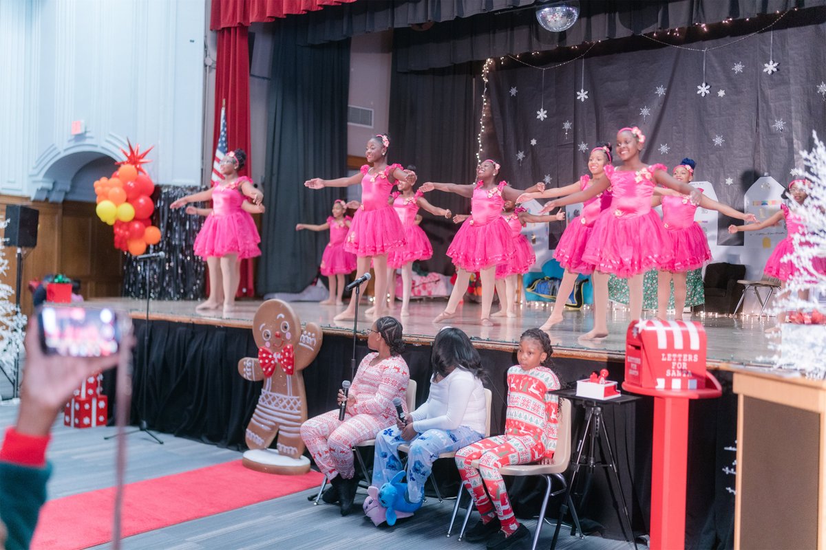 Memphis-Shelby Co. Schools (@mscsk12) on Twitter photo Rozelle - The Creative and Performing Arts Optional School hosted a festive Cocoa & Onesies event! 🎄☕ Students & staff enjoyed hot cocoa, cozy vibes, and a visit from Superintendent <a href="/DrMarieFeagins/">Dr. Marie N. Feagins</a> 🌟
#CocoaAndOnesies #RozelleES #MSCS Rozelle - The Creative and Performing Arts Optional School hosted a festive Cocoa & Onesies event! 🎄☕ Students & staff enjoyed hot cocoa, cozy vibes, and a visit from Superintendent <a href="/DrMarieFeagins/">Dr. Marie N. Feagins</a> 🌟
#CocoaAndOnesies #RozelleES #MSCS