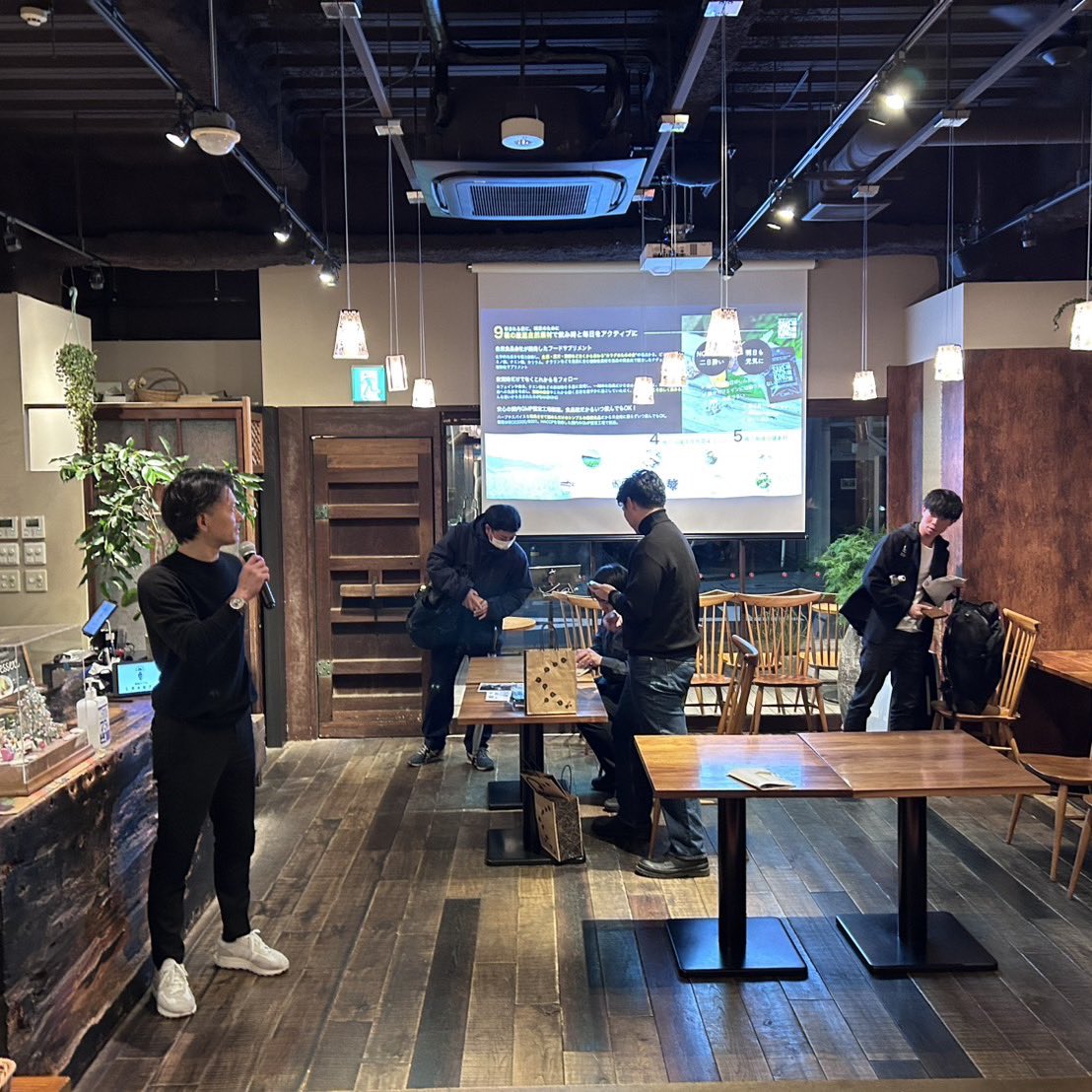 sakeking01's tweet photo. おはKING👑
身体を労わる人の内臓も労わろうということでドクター、AT、鍼灸師などが集まる大忘年会にまさかのSAKEKINGが協賛企業として参加
気付いたら幹事状態になってましたが😅
喜んでいただけたようで何より！
そんなわけで本日は自分を労わります

#企業公式が朝の挨拶を言い合う 
#感謝 https://t.co/m8xwopkZxg