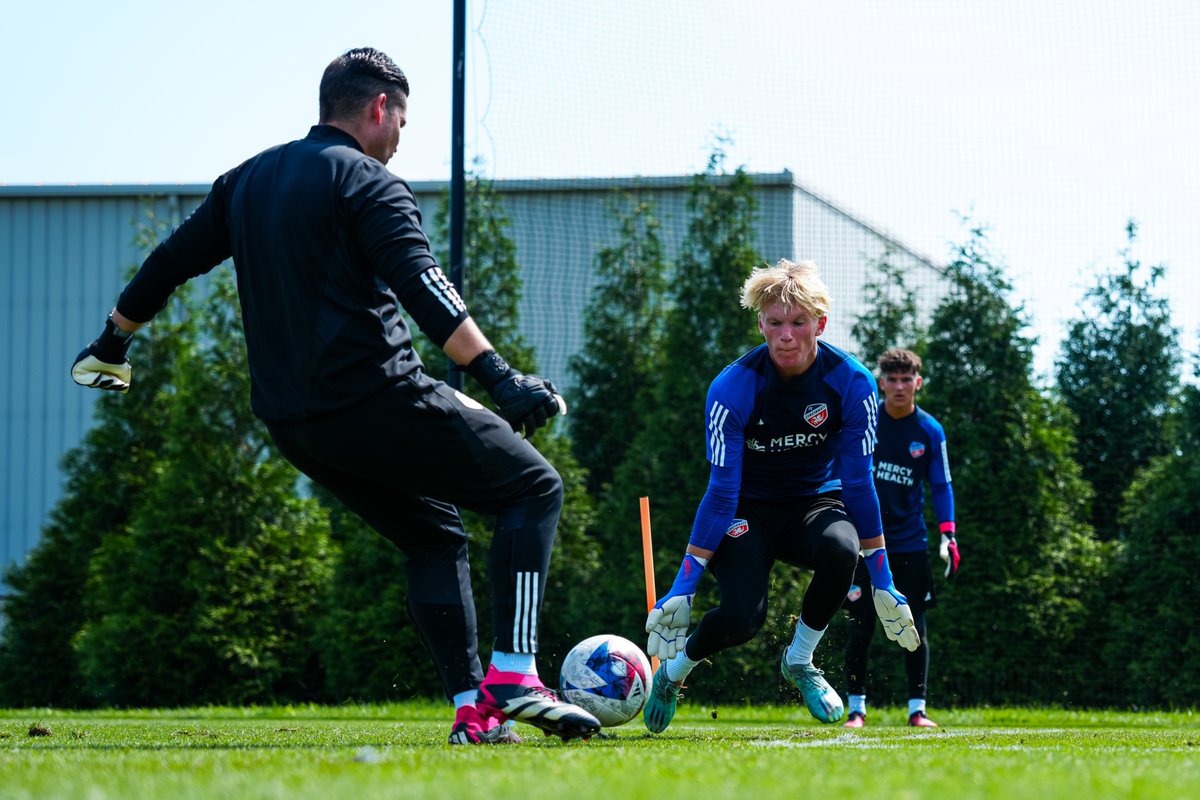 Slowly building our entire dept out to the level we aspire to reach, overseen by Head of GK'ing Paul Rogers. Academy GK Coach <a href="/RedwardsGK/">Bobby Edwards</a> doing fantastic work with our upcoming crop of talent, guiding them daily, prepping them for their next steps on the development ladder