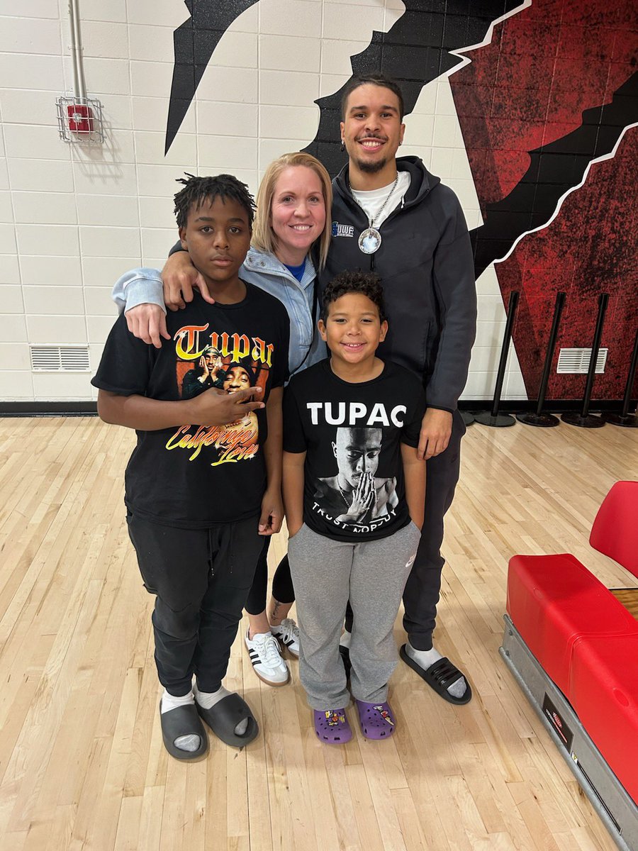 Fam came to the game today! Felt good to see y’all tonight. We have been through a lot this year. “God gives his toughest battles to his strongest warriors”. #4mk💜 #LKK💜