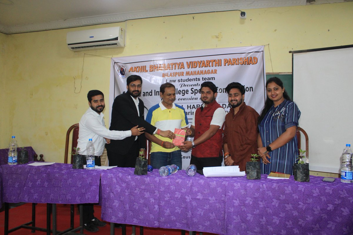 AbvpCgBilaspur's tweet photo. ABVP बिलासपुर महानगर के विधि छात्रों द्वारा महापरिनिर्वाण दिवस के अवसर पर कौशलेंद्र राव लॉ कॉलेज में इंटर कॉलेज भाषण प्रतियोगिता एवं संगोष्ठी का आयोजन किया गया। इस कार्यक्रम में मुख्य रूप से छग उच्च न्यायालय के अधिवक्ता श्री पुष्प गुप्ता उपस्थित रहे।
@ABVPVoice 
@abvpcg https://t.co/Mk7H7OGbwD