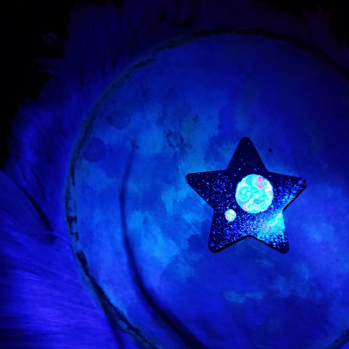 rubyrenme's tweet image. Новый магнит. Светится в УФ.

#UVmagnet #magnet #UV #cosmos #cosmic #cosmicmagnet #магнит #УФ #УФмагнит #космос