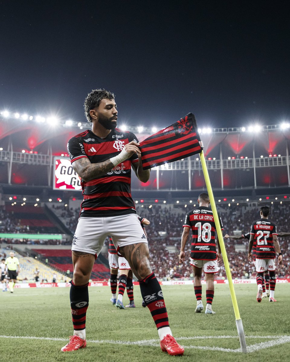 flaamor1981's tweet photo. E CHEGOU O DIA QUE EU ACHAVA QUE NUNCA IA CHEGAR, O ÚLTIMO JOGO DO GABRIEL COM A CAMISA DO FLAMENGO... 

OBRIGADO POR TUDO ÍDOLO, VOCÊ JAMAIS SERÁ ESQUECIDO, O QUE VOCÊ FEZ PELO CLUBE DE REGATAS DO FLAMENGO ESTÁ MARCADO NA HISTÓRIA E NOS NOSSOS CORAÇÕES, A GENTE TE AMA! 😭❤️🖤 https://t.co/k78Oir6s9B
