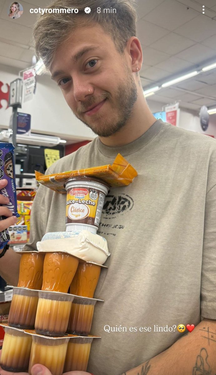 IemeKik's tweet photo. Plot Twist: ahora vacían las góndolas de los postrecitos, flanes, dulce de leche, queso y chocolates. #Noty 💕 https://t.co/b0bItP3vZ5
