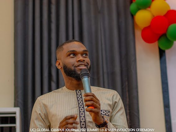 ucj_ui's tweet photo. Chidera Anushiem presenting the winner of the Martins Isaac Award for Best Inductee
#campusjournalists #studentjournalists #gcjs #globalcampusjournalismsummit #ucjuigcjsand36thinductionceremony #universityofibadan https://t.co/eTDGvs8oGp