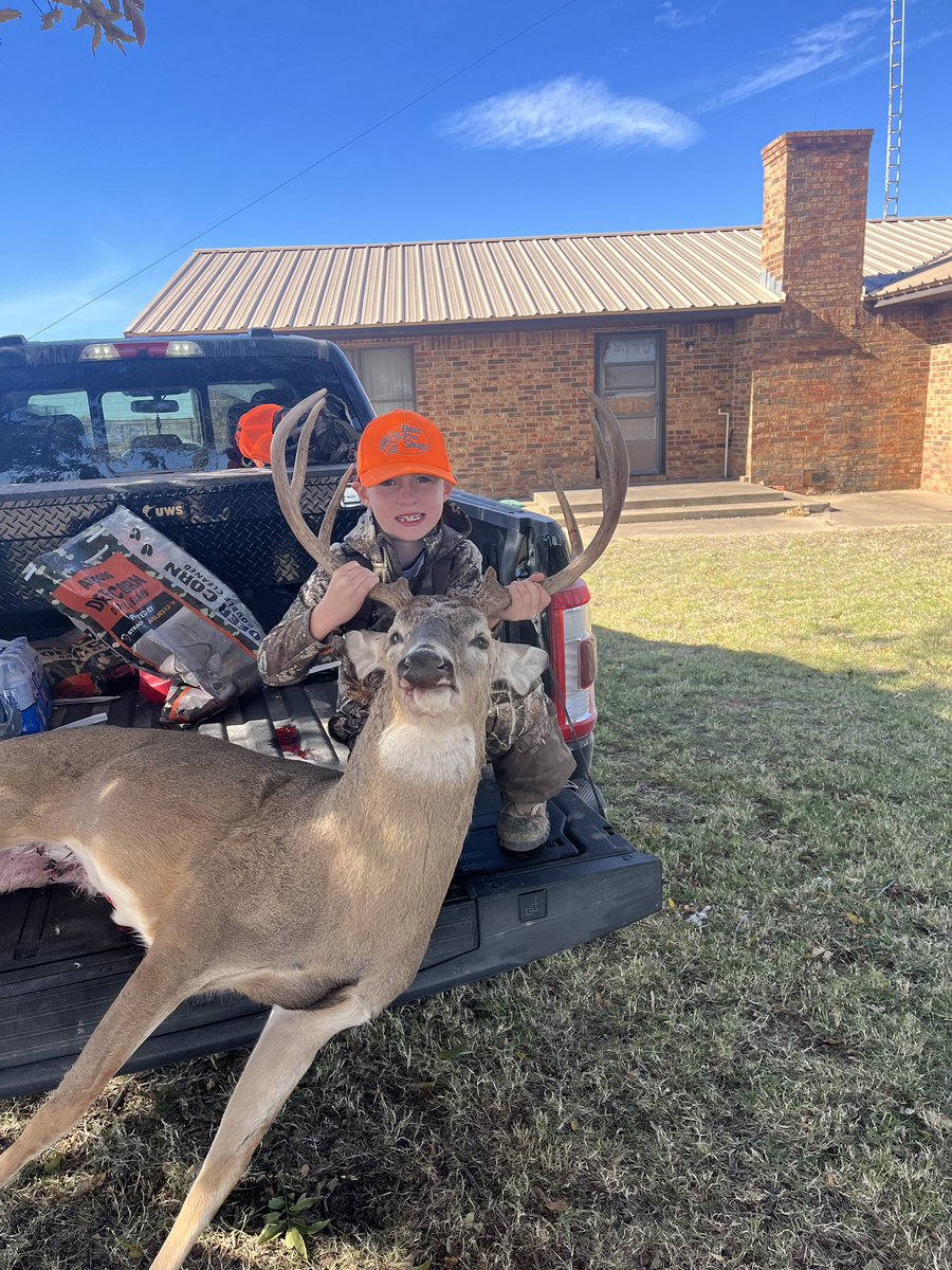 Riggsmichael79's tweet photo. Tripp got it done this weekend. His big brother @riggs_braden was his guide. Can’t think James West enough for giving him that wonderful opportunity to take a big buck. A memory none of us will ever forget. https://t.co/yNE8gZEF1p