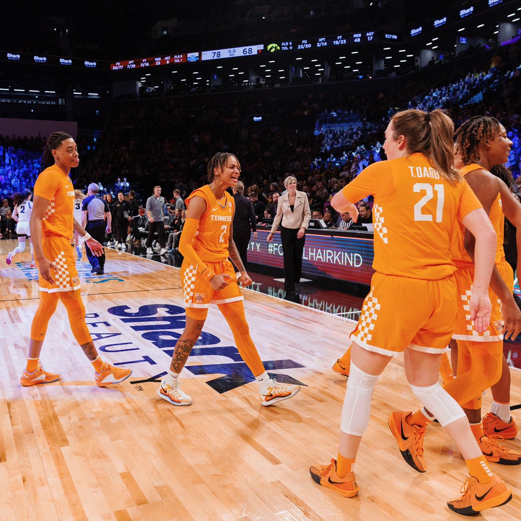 LadyVol_Hoops's tweet photo. THAT!! WAS!! FUN!! https://t.co/qvxDLRPVa0