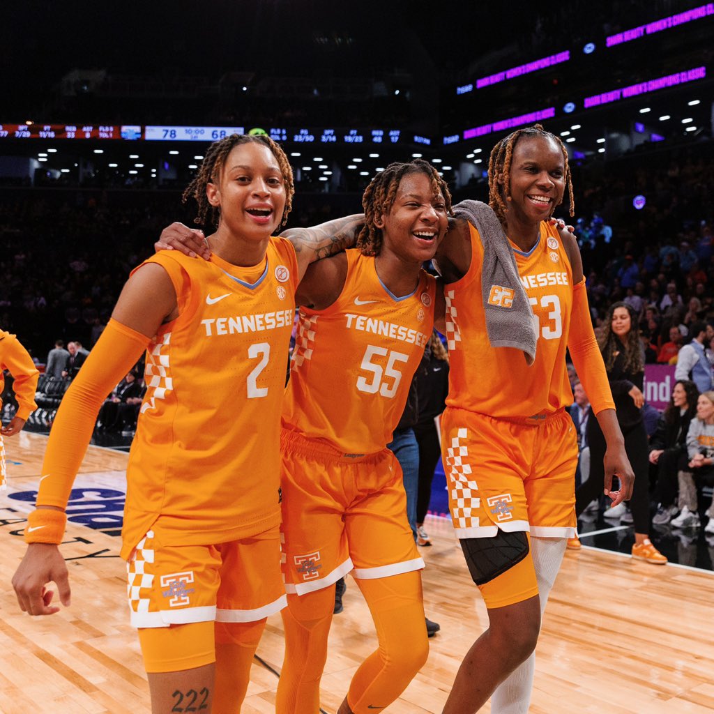 LadyVol_Hoops's tweet photo. THAT!! WAS!! FUN!! https://t.co/qvxDLRPVa0
