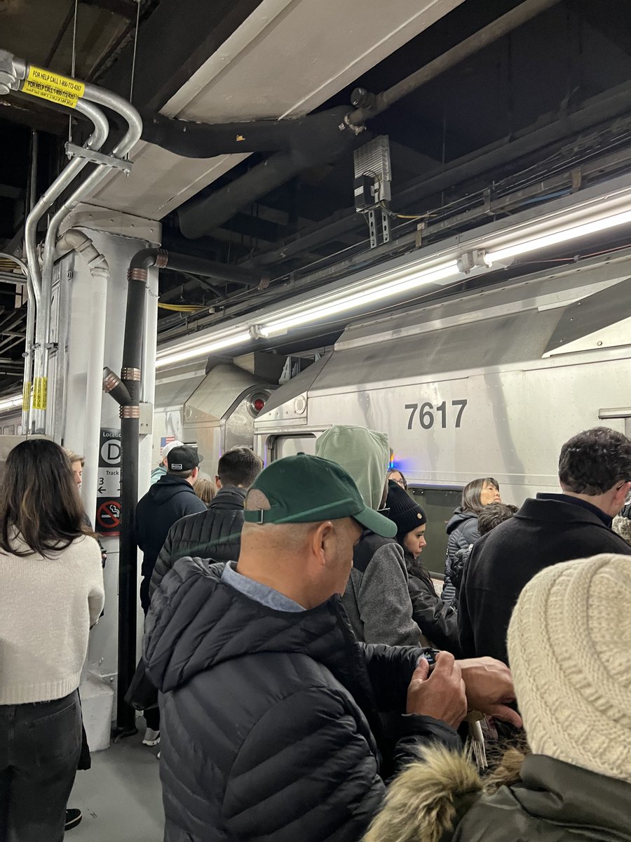 YataCosmic's tweet photo. What is this ass-clownery at 10:00 at night. Open the doors! @fucknjtransit https://t.co/nDQgfMggnw