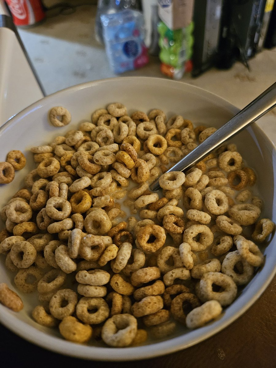Celebrating Assad's downfall with cheerios 📸😋🇬🇧🫡