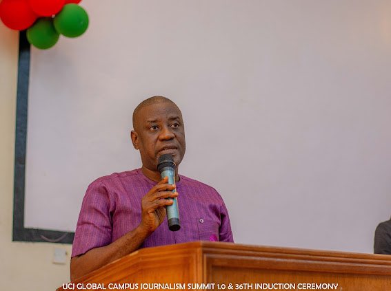ucj_ui's tweet photo. Mr Sunday Oguntola presenting the winners Sunday Oguntola essay competition.
#campusjournalists #studentjournalists #gcjs #globalcampusjournalismsummit #ucjuigcjsand36thinductionceremony #universityofibadan https://t.co/v8CqnvAsjJ