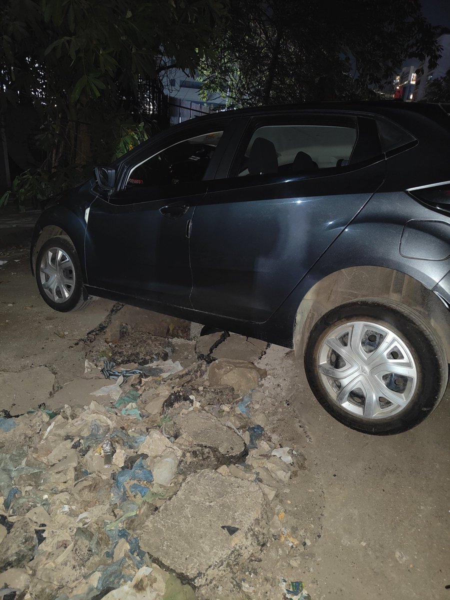 moresojuplij's tweet photo. @mybmc @MMRDAOfficial There is this huge ditch uncovered outside of Brand factory in Mindspace, Malad. There was no street light, and there was no barricade! There were cars parked around it so I thought it was safe to park. Literally got saved when I noticed the ditch at the https://t.co/B4iFmfKkX2