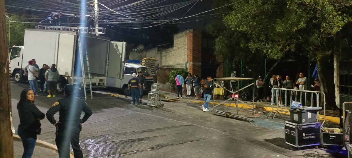 Atendiendo las quejas vecinales, cancelamos un evento sonidero de gran magnitud en la colonia Puerta Grande.

Con el apoyo de la Policía del sector Santa Fe y de la Alcaldía, aseguramos el orden y la tranquilidad en la zona, reforzando nuestro compromiso con #ComunidadesSeguras.