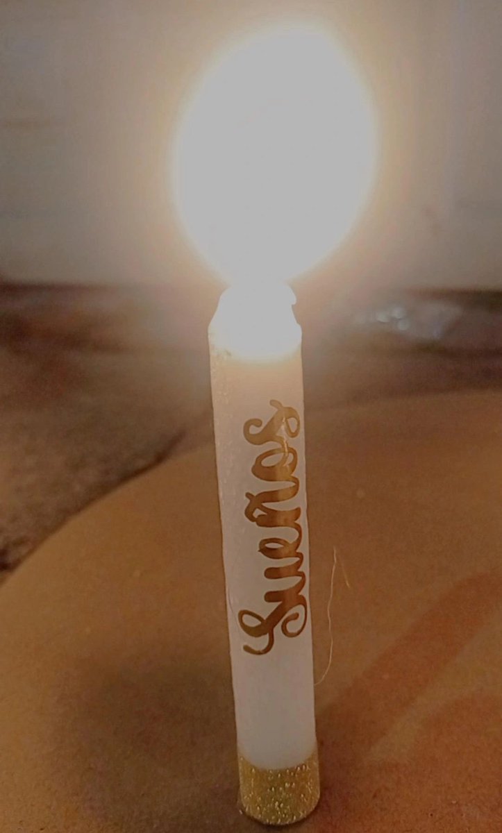 JuanicarCol's tweet photo. En Colombia existe una tradición donde anualmente el 7 de diciembre prendemos velitas agradeciendo o pidiéndole a la llama. Queremos agradecerle por permitirnos acompañar a Juani mientras se cumplen sus sueños. Feliz día de velitas! 🕯️
@Juanicar2 https://t.co/hBEMbU8iwb