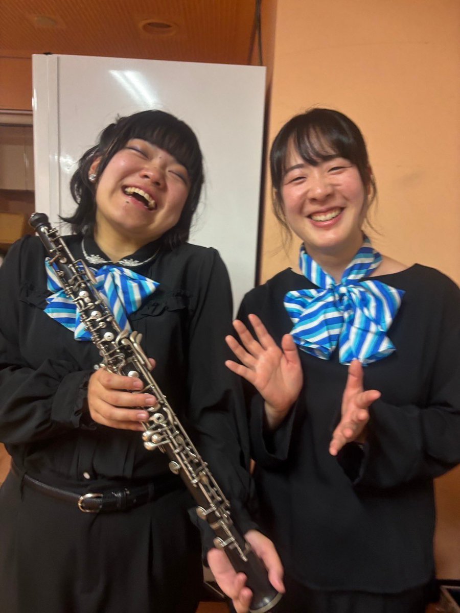 昨日、ブルー・タイウインド・アンサンブルの後期公演でした🎶
指揮者に #ケヴィンセダトール先生 をお招きし、良い演奏会となりました✨
ブルータイを3年間履修し続けたオーボエ4年生！お疲れ様でした😊
#洗足学園音楽大学 #音大生 #オーボエ #ファゴット #ダブルリード #ダブルリード研究会 #ダブ研