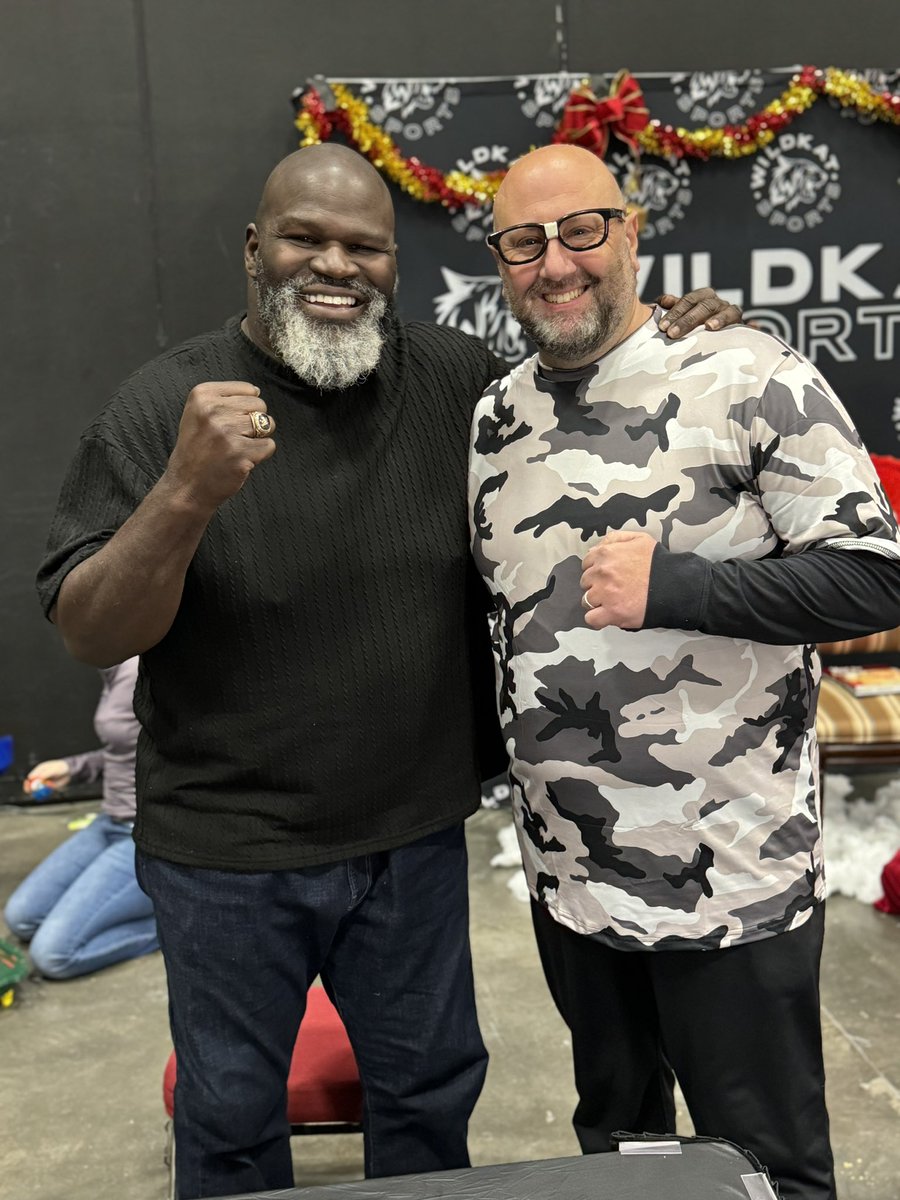 JumboChubby's tweet photo. @TheMarkHenry thank you for coming to @WildKatSports.  And why on earth would someone anger Santa?! https://t.co/Z9uS8xKWYj