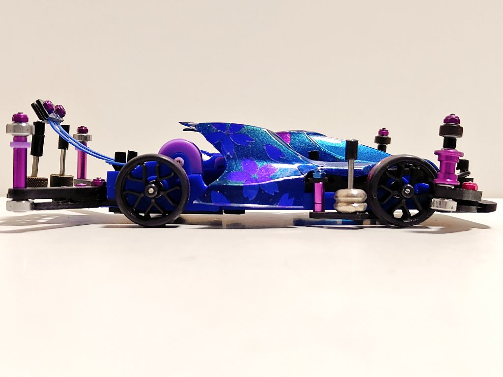 tano_maro's tweet photo. 青ARいい感じ！

#ミニ四駆 #mini4wd
#ARchassis #正転AR https://t.co/EGmoxqqXrY